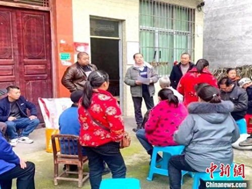 身边的变化人熟门清睦邻互济湖南新晃三长制助乡村腾飞