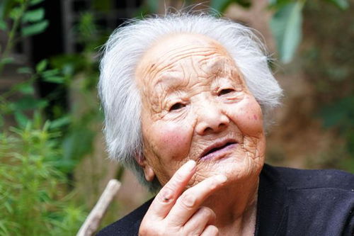 湘琴鬼脸表情包老妇