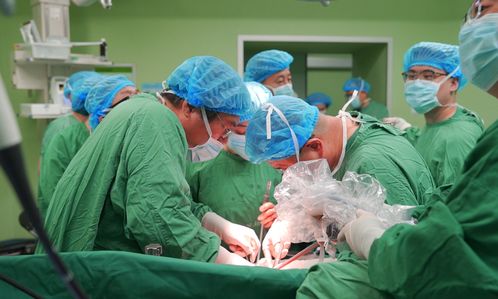 7小时拆出45厘米子宫肌瘤毓璜顶医院完成天花板级别手术