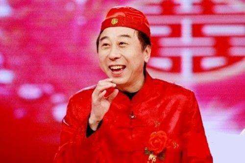 60岁冯巩老婆曝光,默默支持丈夫30年,网友了不起的女人
