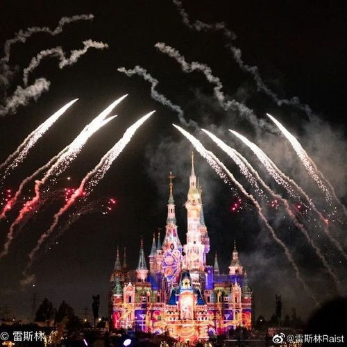 因为疫情封闭的上海迪士尼,昨晚还是放了烟花