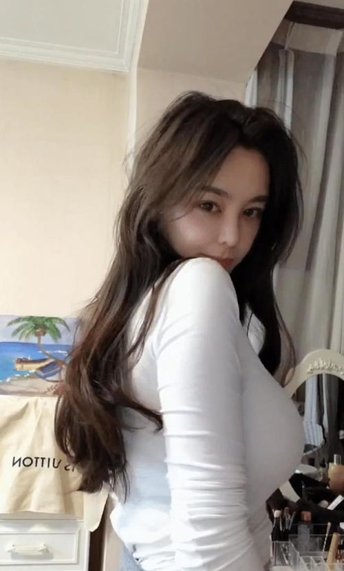 美女自带慵懒美,让人无力抵抗
