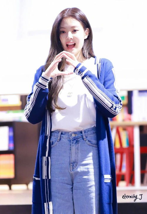 jennie奶茶私服超温柔,表情高冷玩儿换装游戏,猫系少女好软萌
