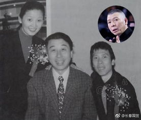 网友曝冯小刚夫妇婚宴与冯巩旧照冯导头发茂密