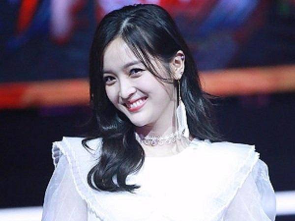 刚睡醒的呆萌表情包吴尊