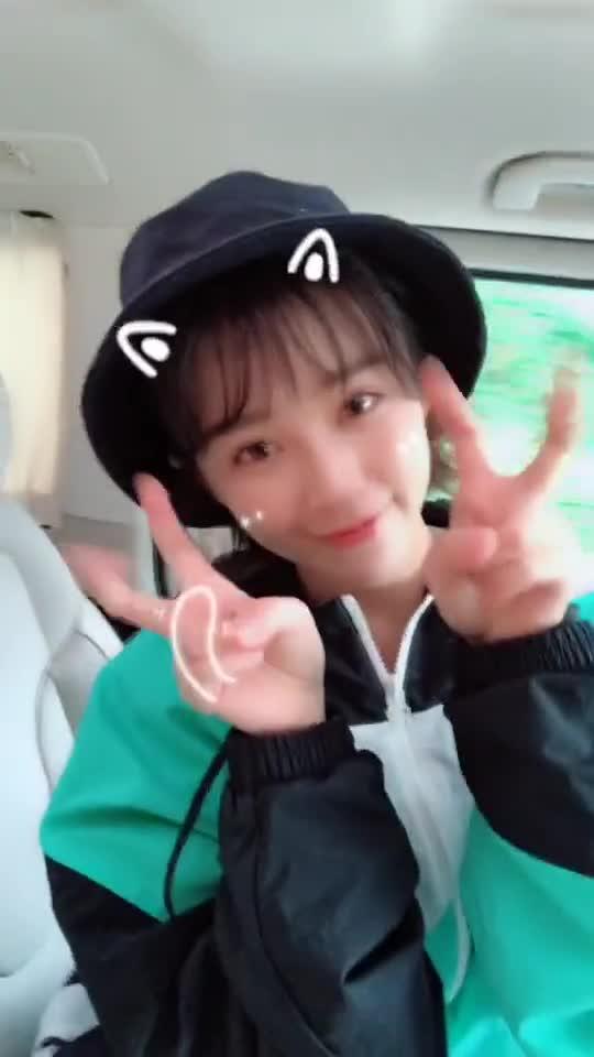 阚清子真的很调皮学个猫叫歌表情萌翻了