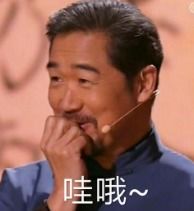 44岁李小冉依偎男星怀中合照引争议,曾被富豪折磨软禁致男友被砍,她情史太坎坷