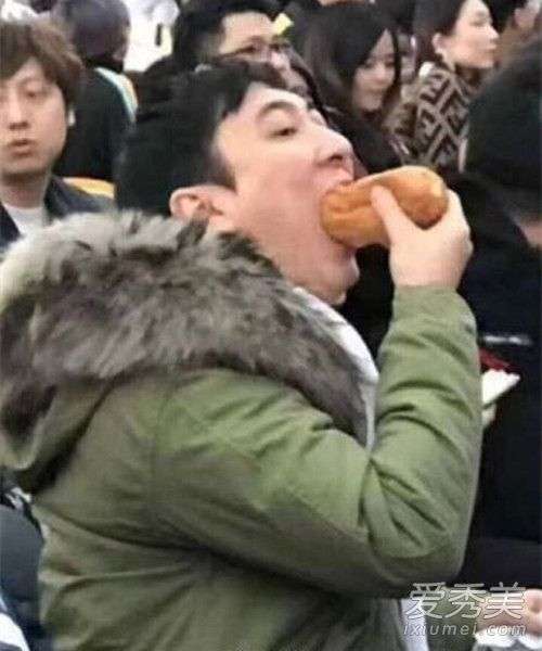 的表情包可爱王思聪吃热狗