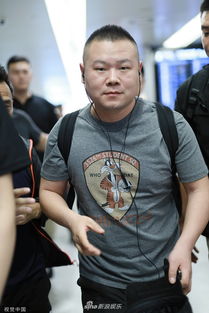 组图岳云鹏机场被迫营业超萌比耶小表情透露得意超可爱