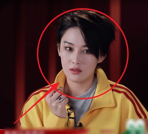 张馨予凹可爱人设,姐姐们反应热烈,唯独王鸥连表情管理都懒得做