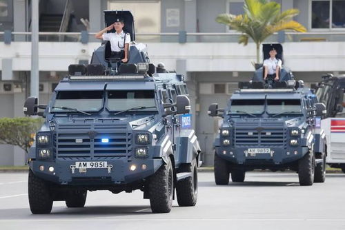 买国产枪械警车,采用中式步操和口令,香港警队致力于接轨内地