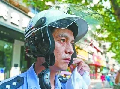 点赞丨怒吼也能萌萌哒,这位交警帅蜀黍的执法表情包火了