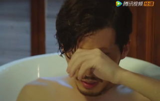 绅探小曼看到探长在洗澡,探长的举动亮了,新表情包就此诞生