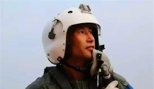 12000米高空突然没油,中国飞行员放弃跳伞,8分钟创世界奇迹
