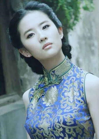 本以为刘亦菲穿旗袍已经够美了,直到看见贾静雯,网友坐不住了