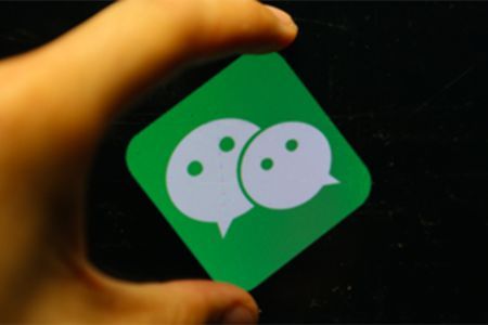 微信通过分享名片添加好友,对方知道是谁分享的名片么