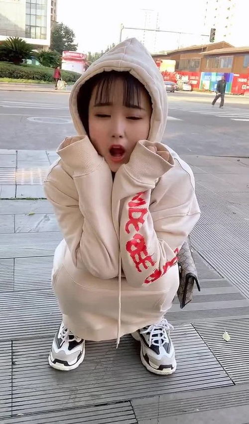 一个开心的不开心的小黄鸭来了