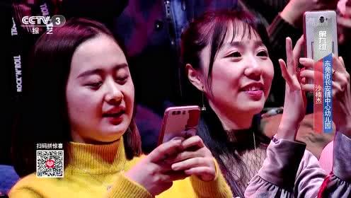 朱一龙迪丽热巴吴磊爆笑自制过年表情包,快收素材啦