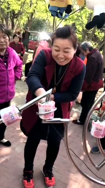 100的表情包阿姨
