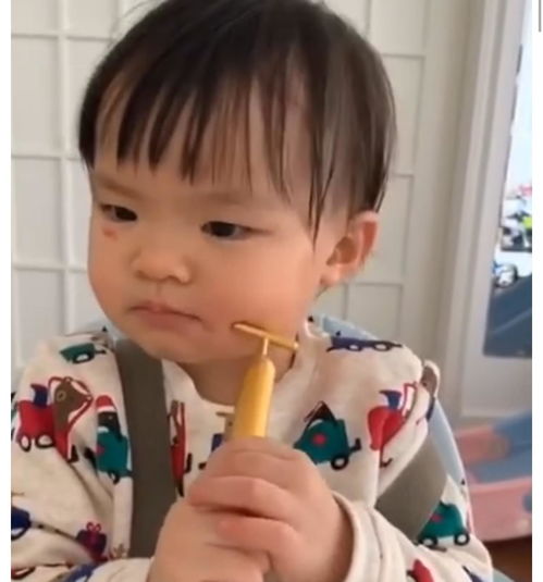 有种不公平叫熊黛林女儿,上帝吻了姐姐的脸,却忘记给妹妹开扇窗