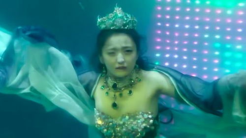 作为新疆美女的佟丽娅,就连溺水都这么美,像是仙女下凡