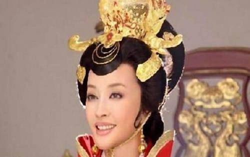 萧淑妃得到李治青睐,皇后忌惮迎回媚娘,两败俱伤媚娘得利