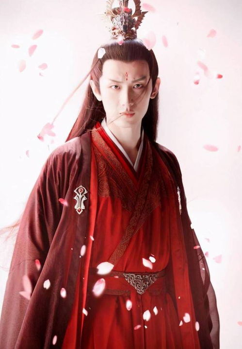 男明星古装红衣,邓伦妩媚,成毅妖艳,谁才是你心中的那个少年
