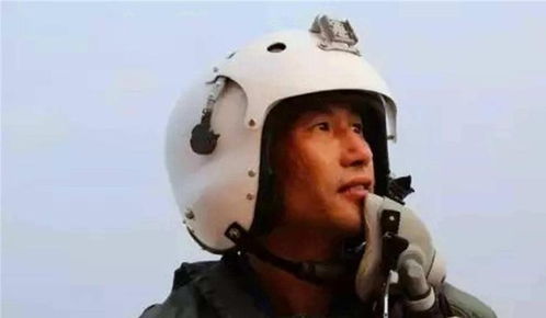 我国飞行员飞至万米高空,突然没油后放弃跳伞,8分钟创世界奇迹