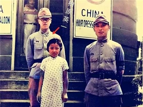 无法重拍瞬间被打板子的美军,推单车的苏军,最后一张是英美苏三巨头
