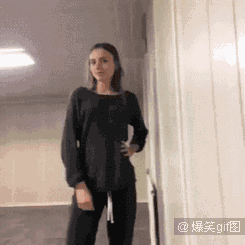 爆笑动态图最新5张很疼的gif,最后那个妹子太心疼了
