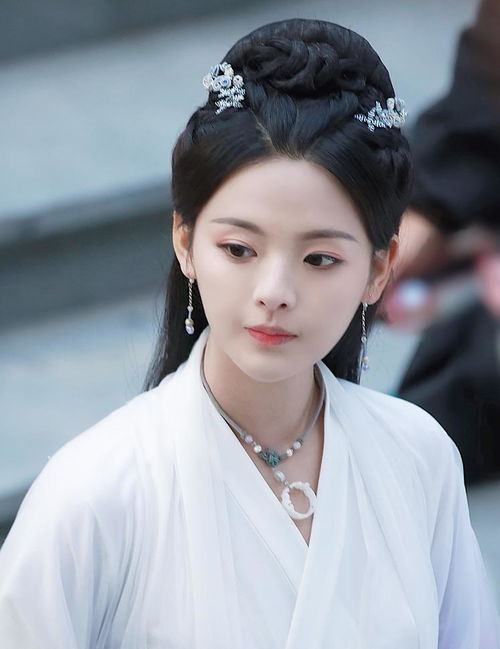 杨超越才是最佳的小龙女人选,超越刘亦菲,比肩李若彤