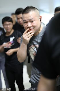 岳云鹏表情包微信图片比耶