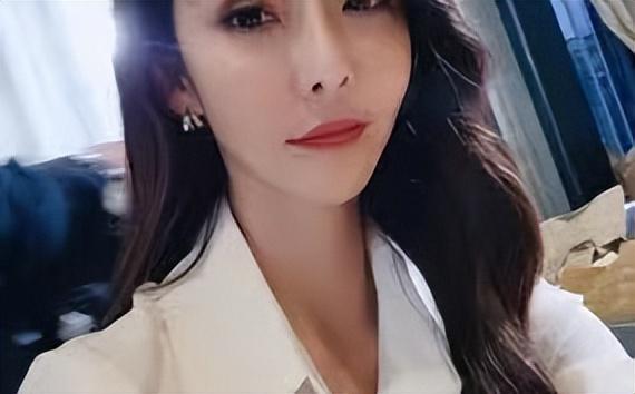 某传媒苏语棠,为父还债从事演员工作,月入10万但很痛苦