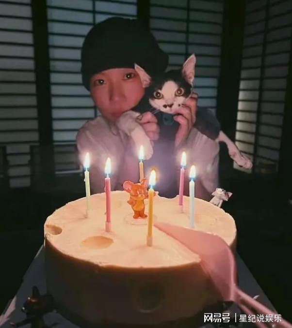 曝窦靖童和女友在国外结婚另一半也是圈内人,两人年龄相差12岁