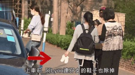 阔太熊黛林逛街买童装,出手阔绰,双胞胎颜值差距过大惹争议