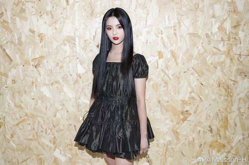 来了来了,现在是吸血鬼女王今晚咋那么多风格