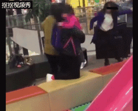 视频惊呆全国1岁儿子被小女孩踩到,母亲失控咆哮狂拽追打象山人都在传