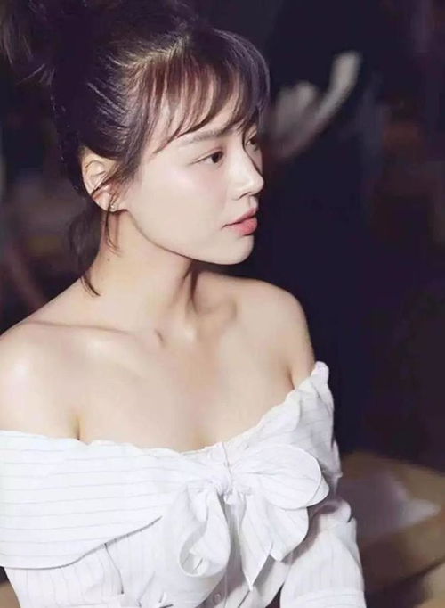 马思纯性感妩媚,说不出的美丽