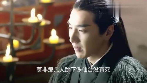 一听说素素是神仙,夜华他三叔的表情亮了,看来神仙也喜欢八卦