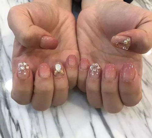 戚薇的美甲图案365天不重样