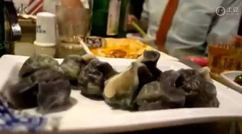 小笼包都不会吃英国记者扎爆小笼包,亚洲吃货怒批简直是亵渎
