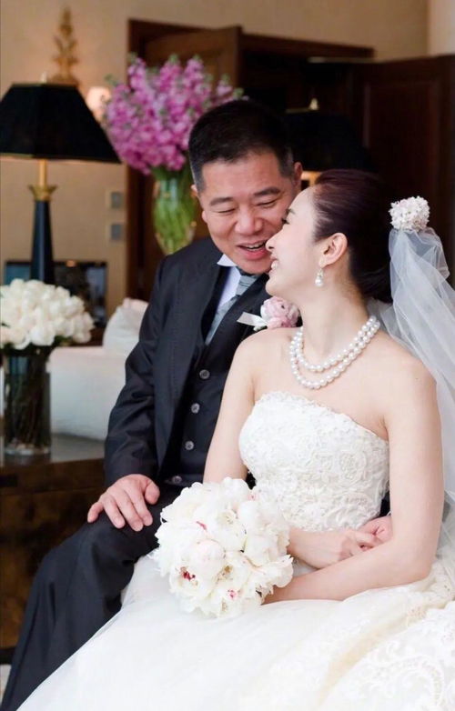 他是黎姿的残疾老公,心甘情愿养妻子全家,百亿家产留给三个女儿