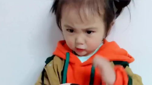小萝莉妈妈你别惹我,看到我的表情了吗,我很凶的