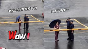 大爷大妈组团拦婚车要红包不给不让走警方通报来了