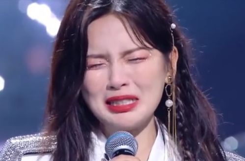 杨超越大哭忘记表情管理时,孟美岐说了一句话,却被导演消音处理