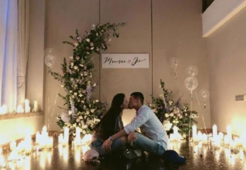 张馨予结婚了一大早晒与何捷结婚证,李晨的微博亮了