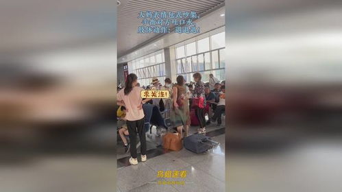大妈表情包式吵架,手指对方吐口水,肢体动作退退退