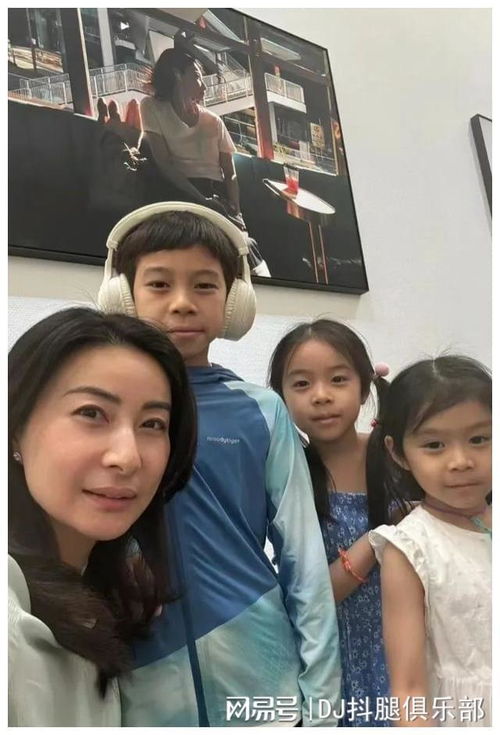 郭晶晶分享一人带三娃坐高铁看画展行程带3娃也完全没问题