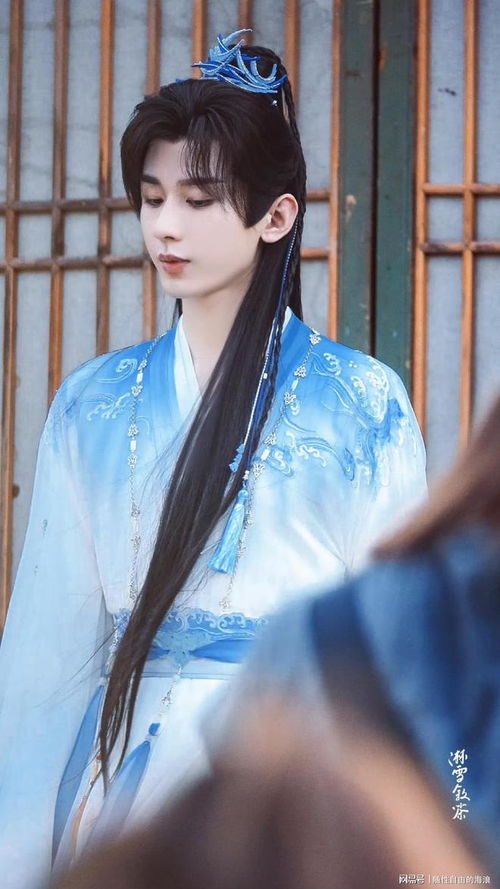 成毅赴山海最新路透,绝美水蓝战袍,尽显大侠本色引发期待