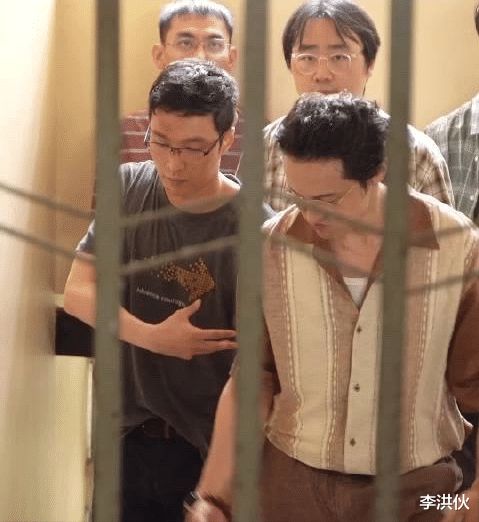 孤注一掷全员假戏真做,王传君的眼神吓坏金晨,张艺兴被真打了